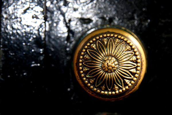 Bronze knob