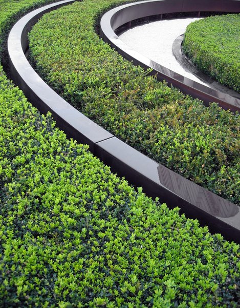 circular hedge structure