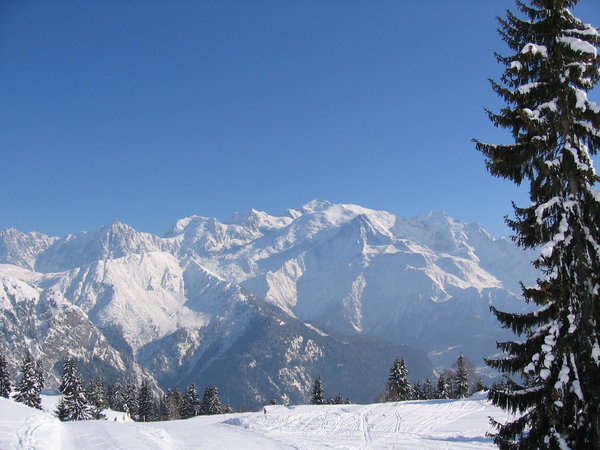 Mont Blanc mountain and ski