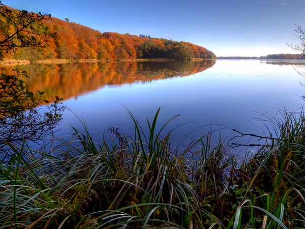 Autumn lake - HDR