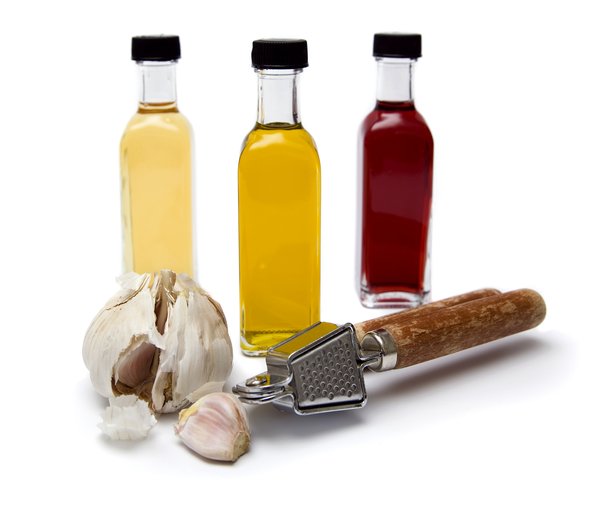 Oil, vinegar and garlic