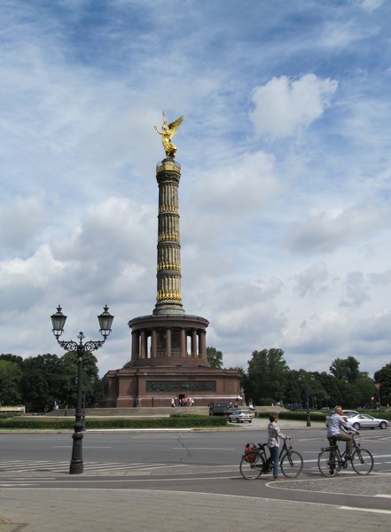 golden statue Berlin