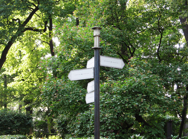guidepost in the park