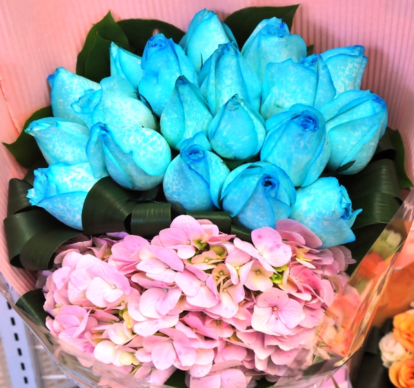 blue roses arrangement
