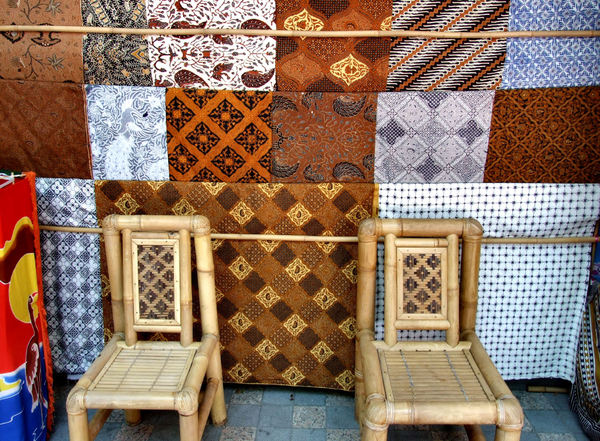 batik cloth display2