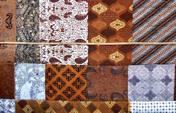 batik cloth display1
