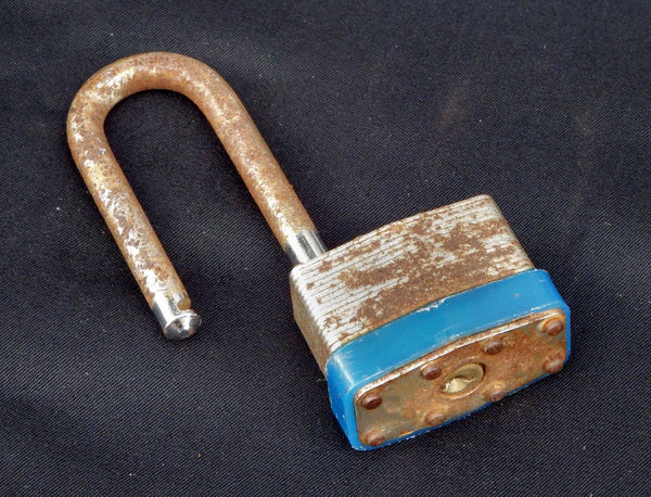 rusty padlock1