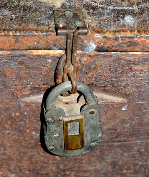 historic padlock1