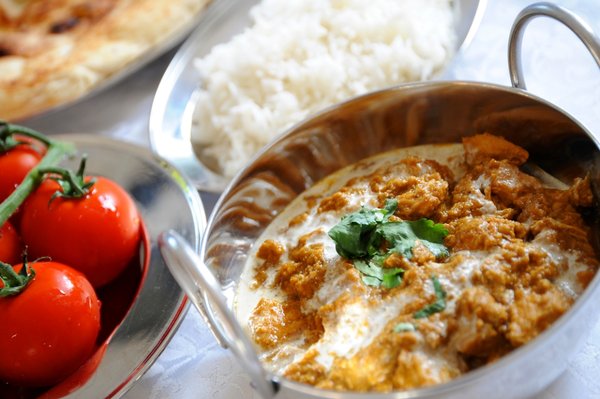 Chicken Curry: Chicken curry in a Balti dish with tomatoes, rice and naan bread