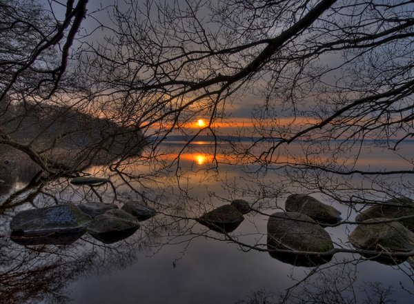 Lake'n sun: Sunset in a forrest lake. The picture is HDR using nine images
