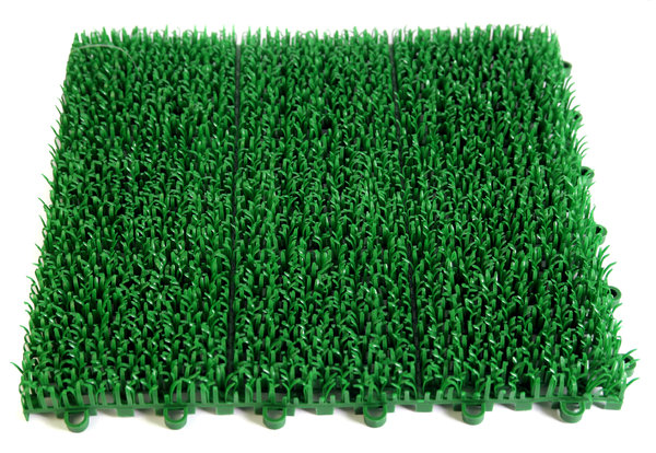 plastic grass: No description