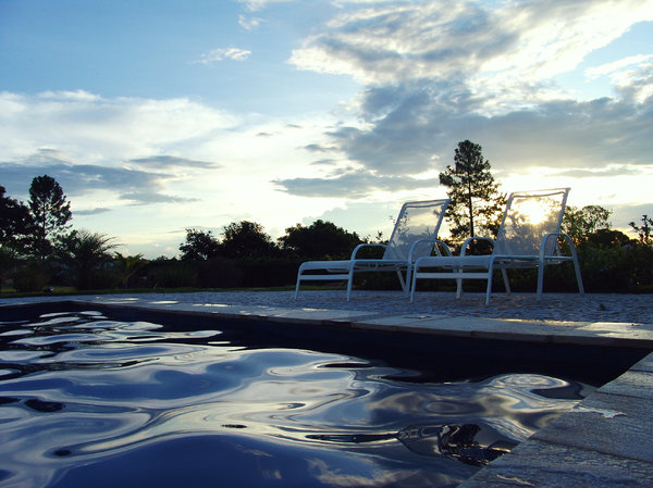 > Waiting 1: Cadeiras na piscina, Brasília, BrasilChairs in the swimming pool, Brasília, Brazil