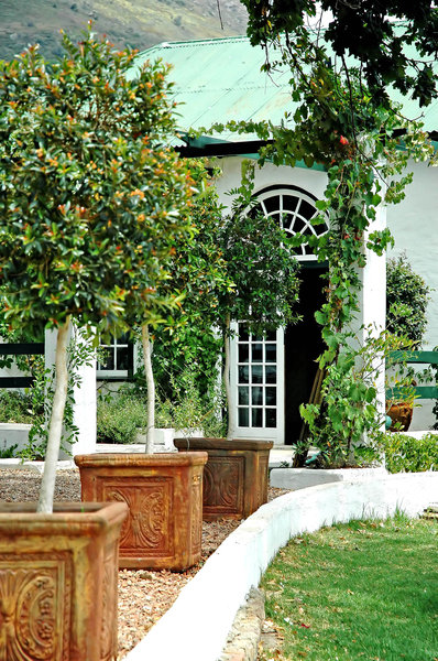 Country House: Country house entrance in the Cape Winelands, South Africa.NB: Credit to read 