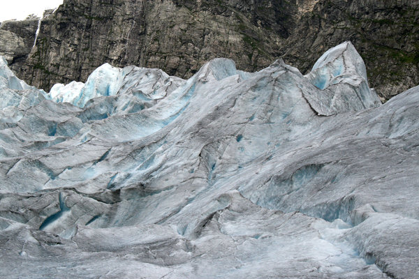 Glacier fractures