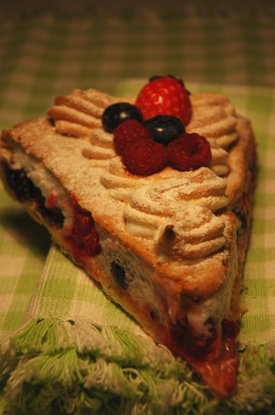 Meringue fruits cake 1