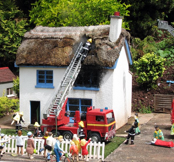 HELP!! FIRE: Reconstruction of a house fire
