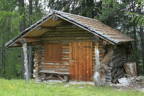 Alpine log cabin: A log cabin in the Alps.