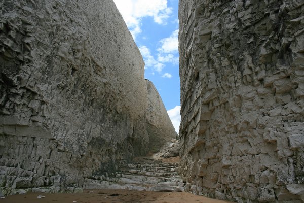 Chalk cliff gully: A gully between chalk cliffs on the coast of Kent, England.