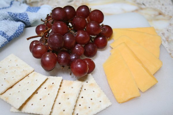 Crackers, Grapes, Cheese Snack