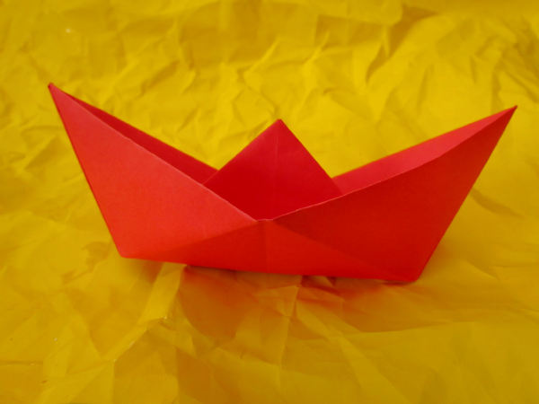 red origami boat2