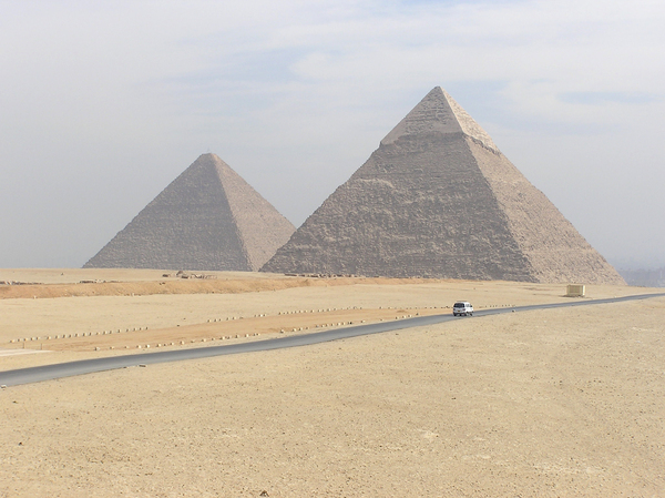 Zwei Pyramiden: 