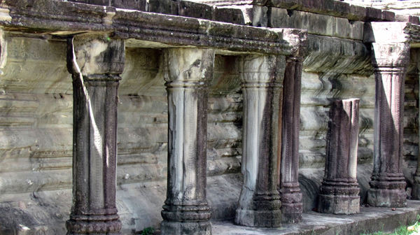 temple pillars1