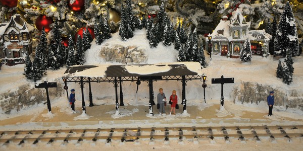 Christmas train station