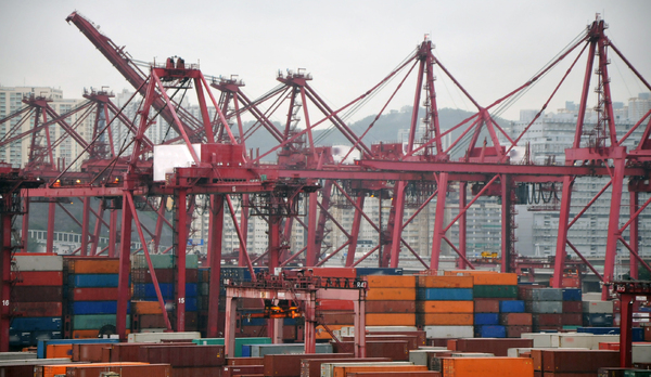 International shipping trade: International imports and export trade