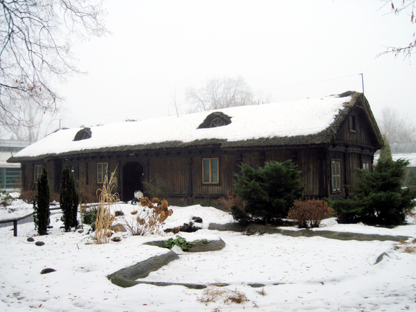 A hut in the winter