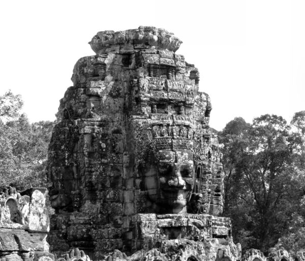 ancient angkor faces10
