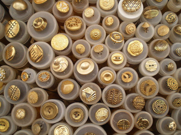 buttons gold