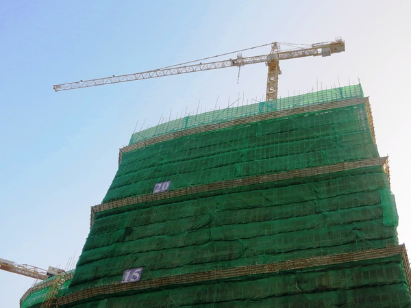 sky scraper crane construction