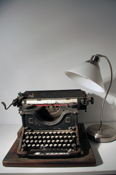 Vintage typewriter & lamp