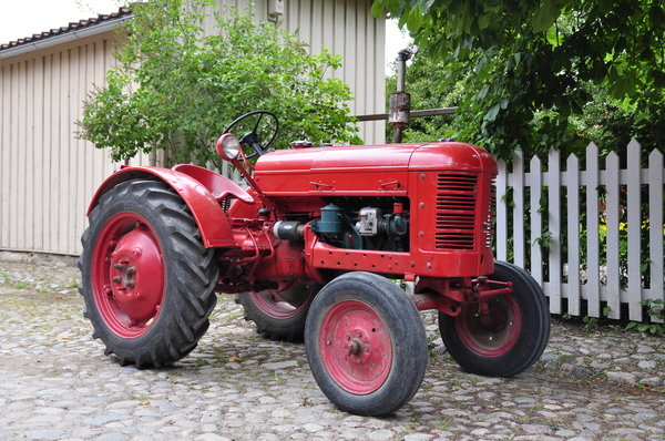 Old Volvo Tractor: Alter Volvo Traktor im Freilichtmuseum Linköping