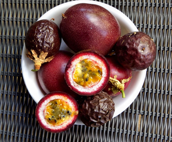 ripe passionfruit1