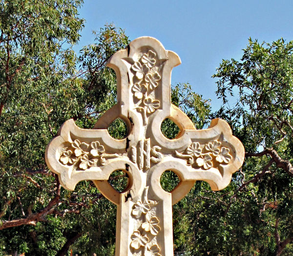 celtic cross amongst the gum t