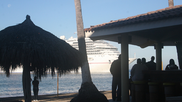 CruiseShip passes beachgoers