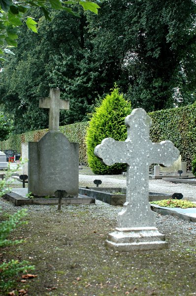 graveyard 1: headstones in a graveyard