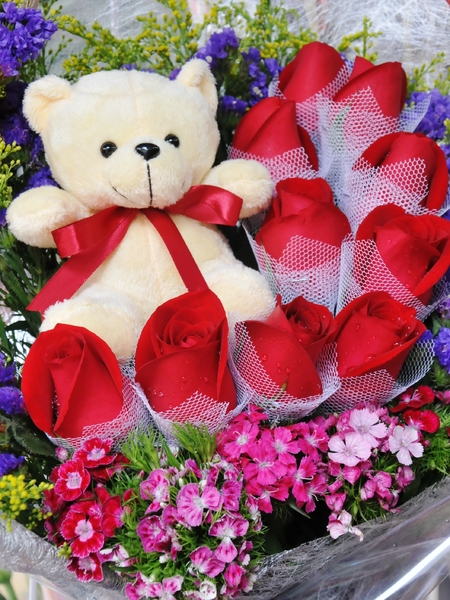 Cute Pink Teddy Bears With Roses