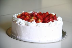 strawberry cake: strawberry cake