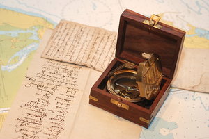 Vintage nautical box 5: Decorative maritime box with brass anchor
