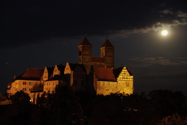 Castle Hill in Quedlinburg at : Night landscape with castle and church