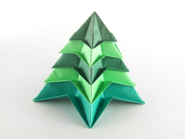 Christmas Tree: A Christmas Tree made with modular origami