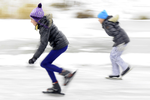 Winter fun: Speed skating children