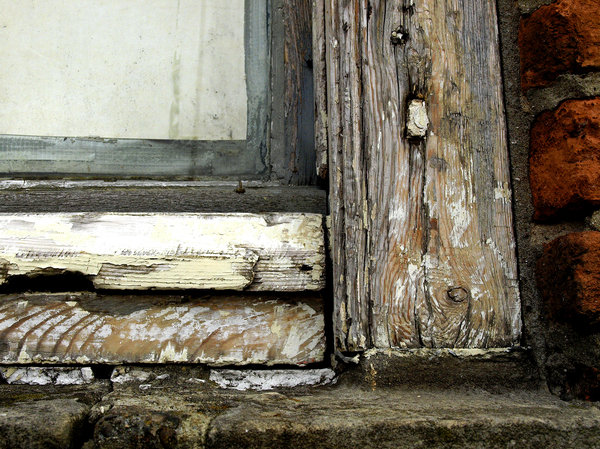 old house: details of an old house