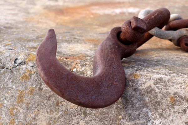 Large hook: Large iron hook used as bollard for ships
