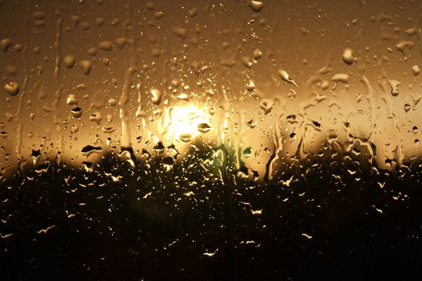 zonsondergang in de regen: 