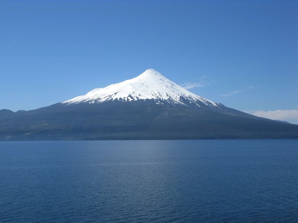 volcan osorno: volcan osorno and the lake llanquigue in Chile