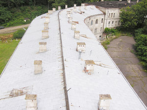 Long roof: A roof of a Modlin fortress.