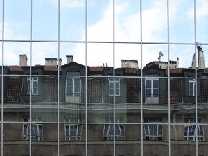 Mirroring windows: A windows of a modern office building.